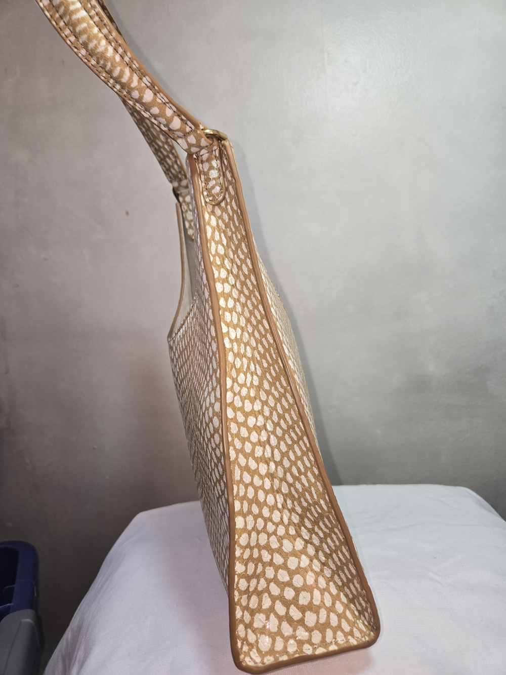 STAUD Beige and White Pebbled Shoulder Bag - Picture 3 of 9